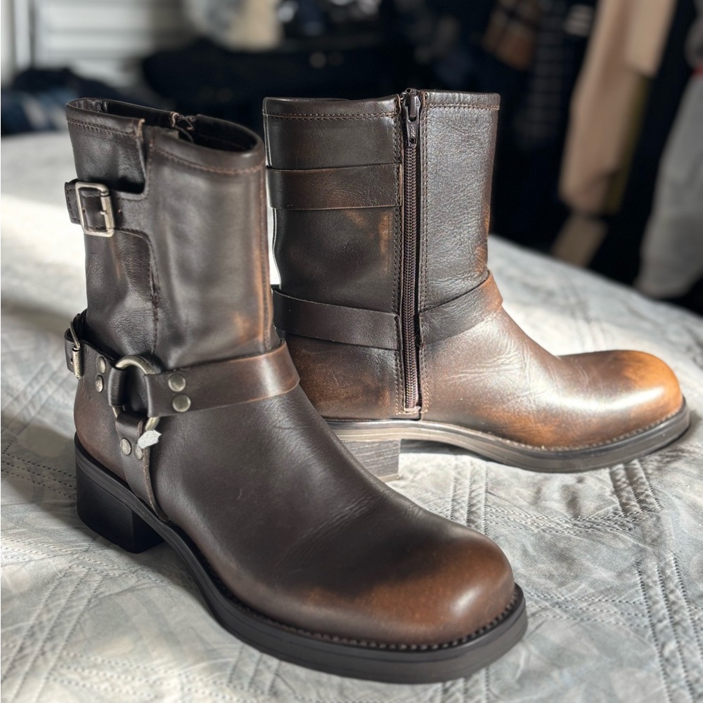 Steve Madden Leather Boots Sz 10, like new
